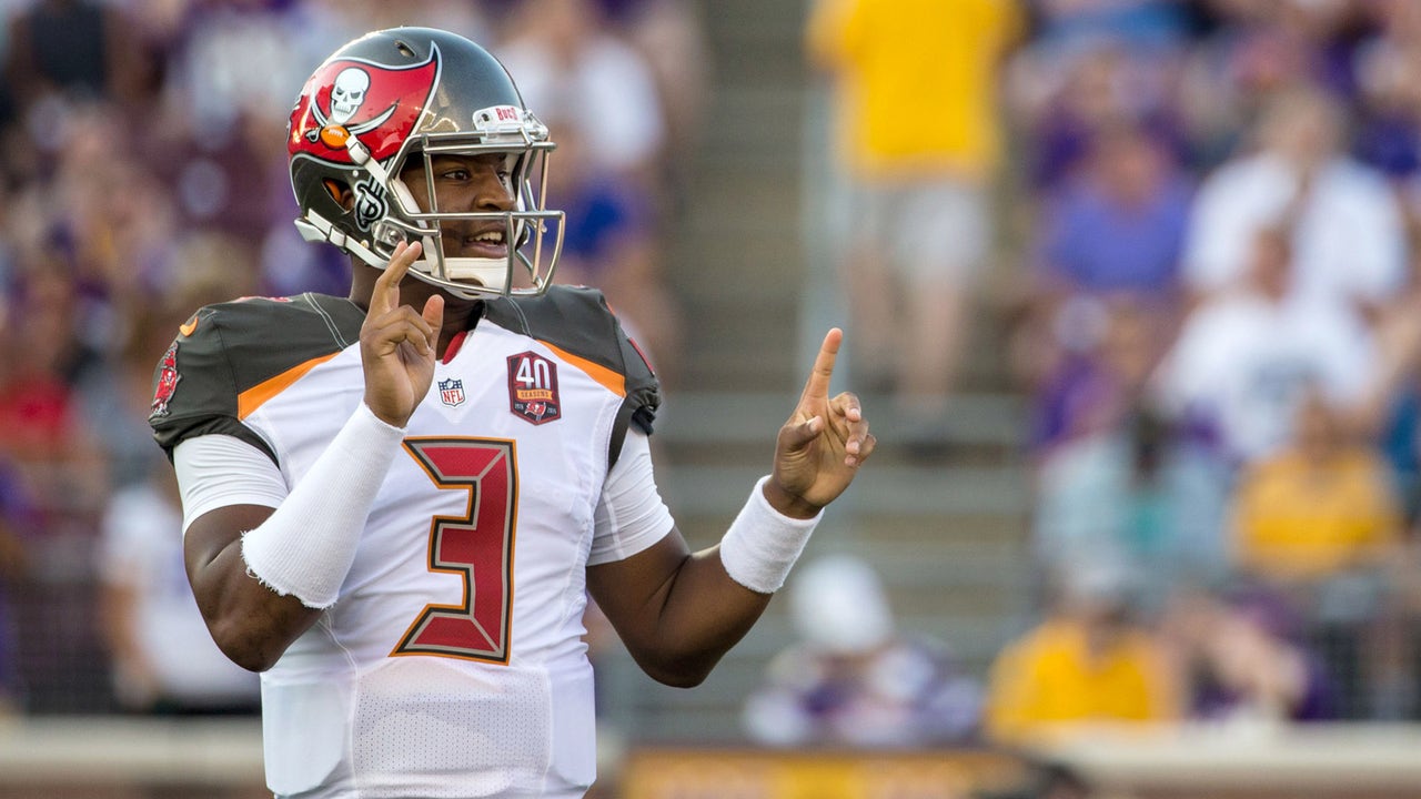 Bucs' Winston looks like rookie in his NFL preseason debut